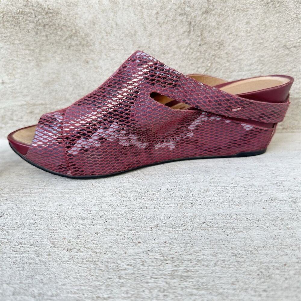 Tsubo Ovid Snake Print Wedge Platform Mules Size 8.5 Burgundy Purple Reptile - Picture 5 of 11